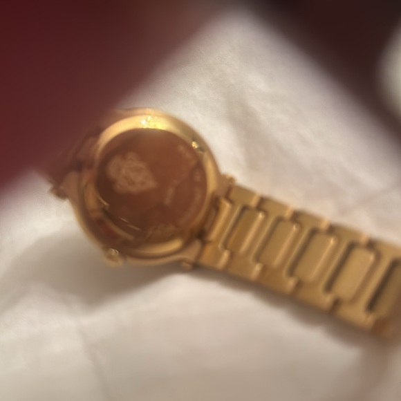 Authentic Gucci Ladies Gold Watch, date, second hand - Picture 3 of 7